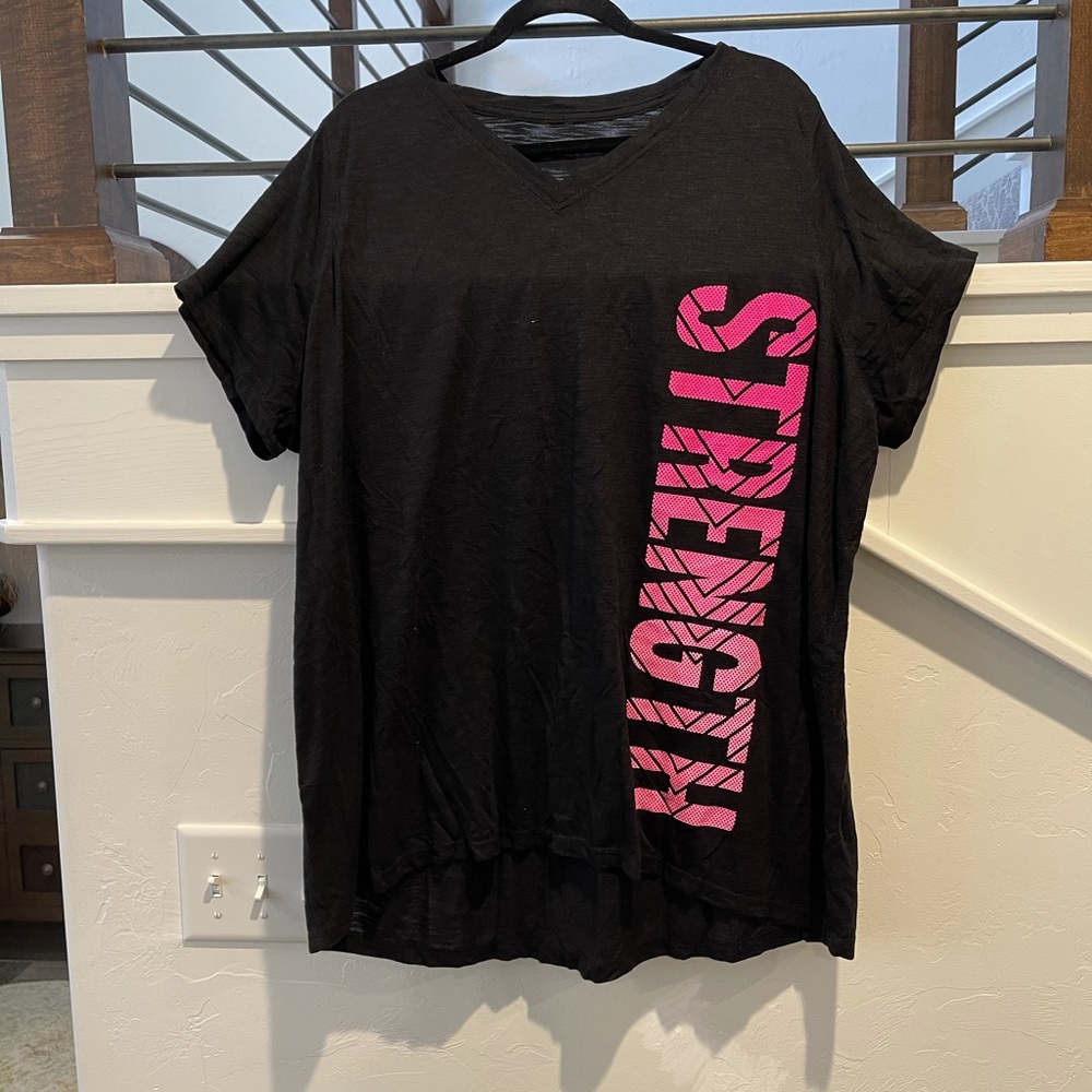 A black work out tee shirt